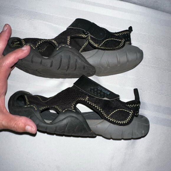 CROCS SWIFTWATER JUNIORS 3J MESH DECK SANDALS BLACK CASUAL men’s 7 women’s 9 GUC - Picture 3 of 6